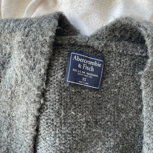 Grey abercrombie cardigan - Picture 4 of 5